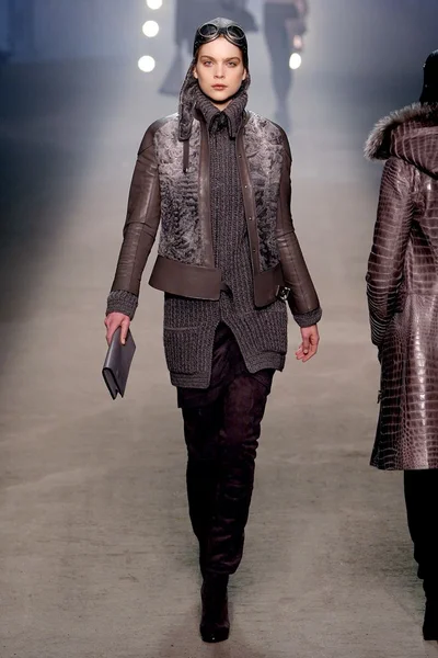 Look 3